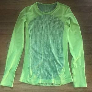 Green/grey patterned long sleeved exercise shirt